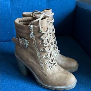 GBG Los Angeles Tan Lace Up Boots Rugged Sole